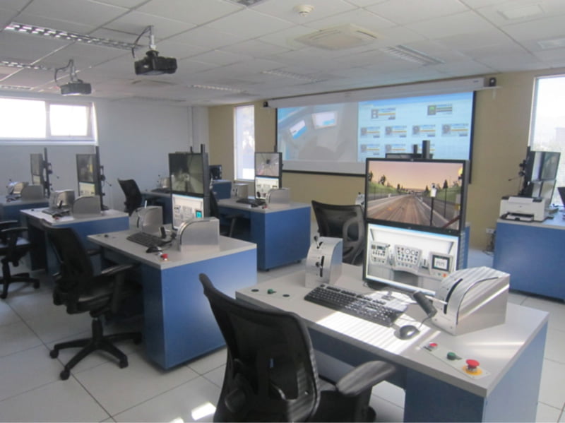 Oficinas de control del simulador Virtual de CITEF-ETSII