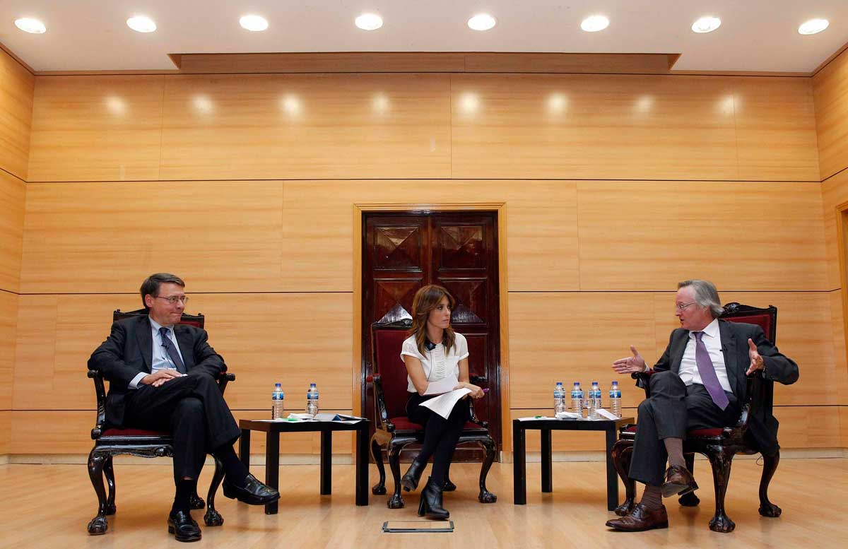 Helena Resano, Josep Piqué y Jordi Sevilla durante el debate