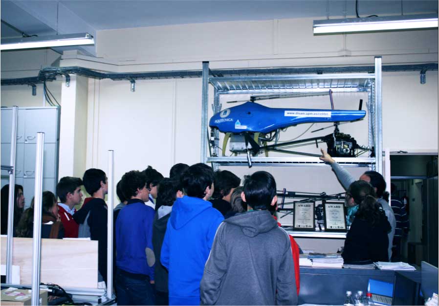 El grupo UAV durante la visita a ETSI Industriales