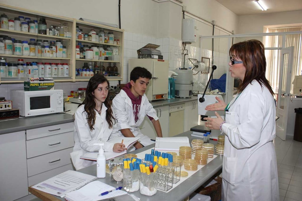 Estudiantes de la ESO en la Escuela