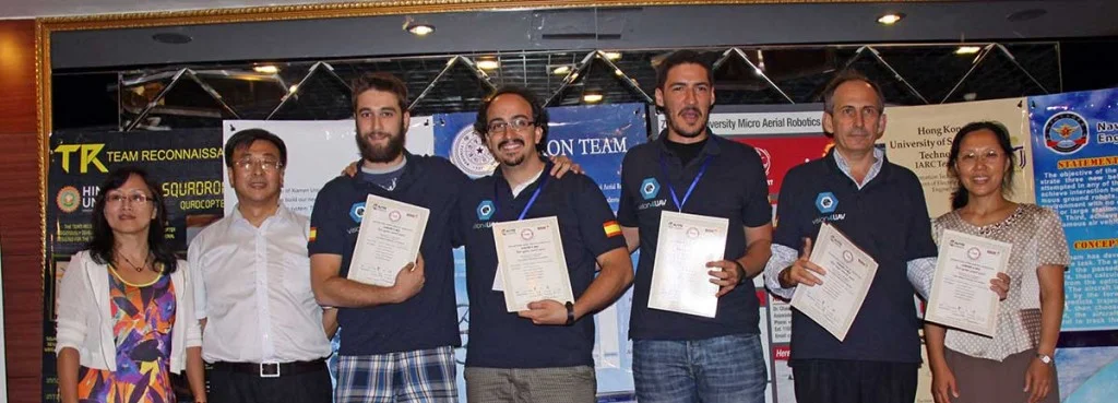 Integrantes del Equipo de Robots Aéreos de ETSII