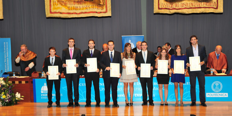 Recogida de Diplomas en Escuela Industriales
