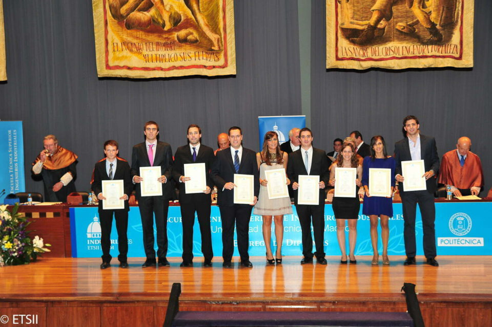 Entrega Diplomas Escuela Recogida de Diplomas en Escuela Industriales