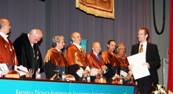Entrega de diplomas: Primeros de su promoción