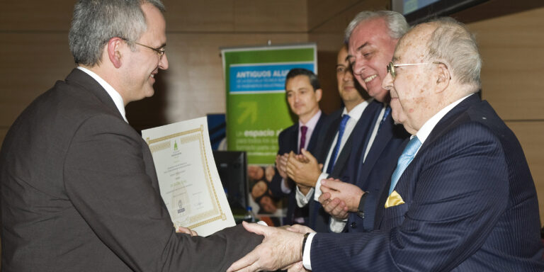 D.Raúl Mata. Premio al Antiguo Alumno Emprendedor.