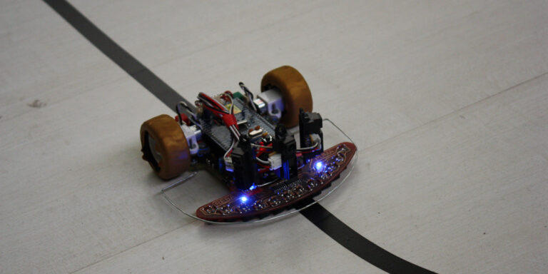 Pumatrón compitiendo en Industriales durante Cybertech