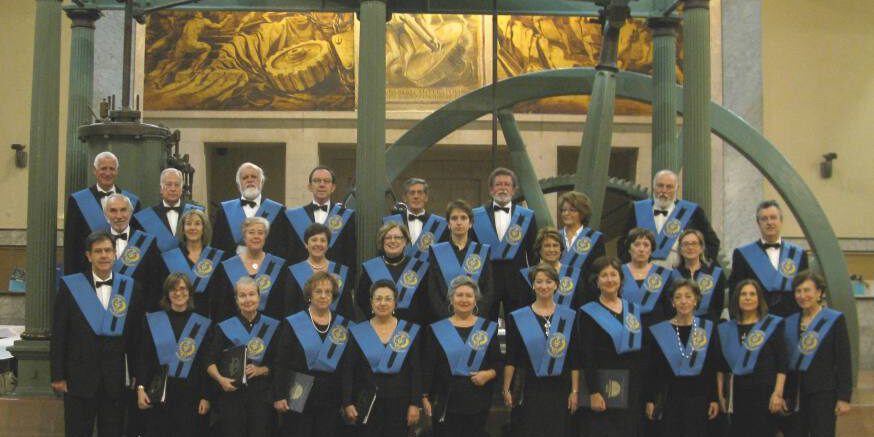 Coro Semicírculo El Coro Semicírculo se fundó en la ETSII