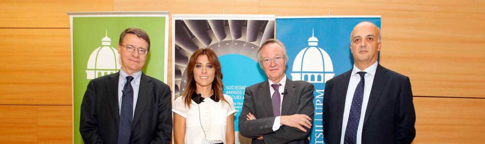 Helena Resano, Josep Piqué y Jordi Sevilla junto al Director Jesús Félez antes del debate