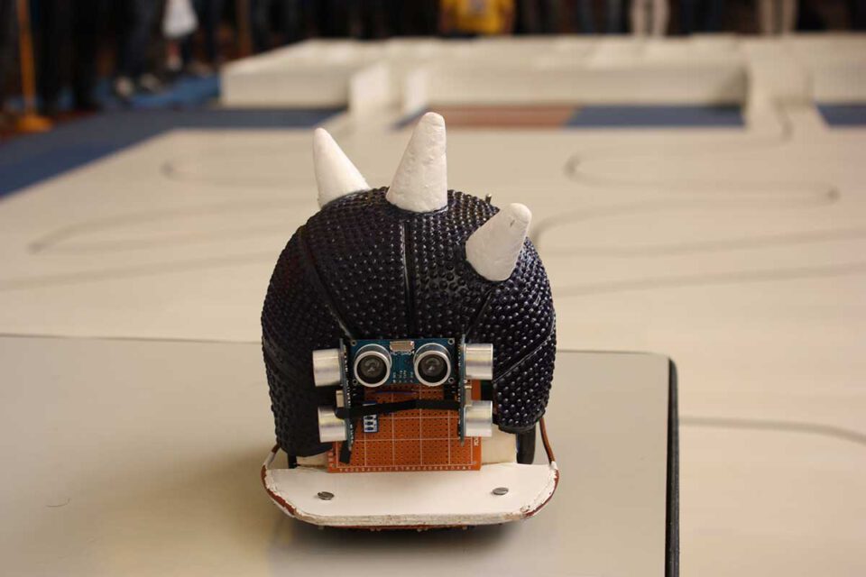 Robot durante la competición Cybertech