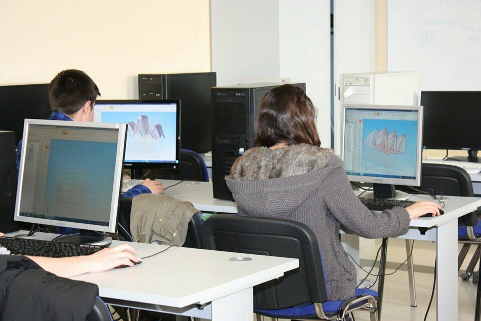 universitarios_autenticos_escuela Auténticos Universitarios ETSII